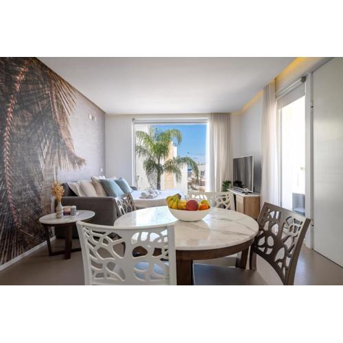 Exclusive Deluxe Apt up to 6 people & Heated Tub