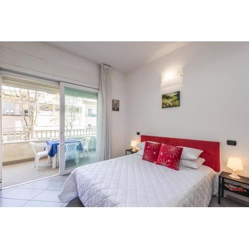 Exclusive: Fronte Mare con Terrazzo e Parcheggio