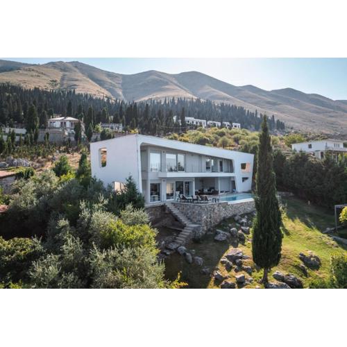 Exclusive Lake Villa