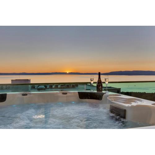 Exclusive Penthouse Big Blue with private Jacuzzi