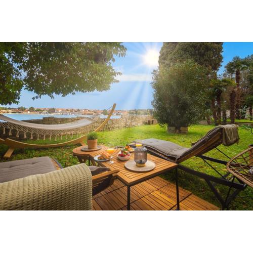 Exclusive Seafront Bacchus Apartment