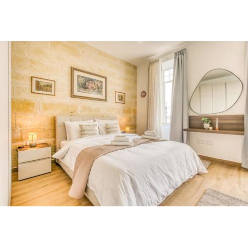 Exclusive Seafront Townhouse Sliema, Valletta view