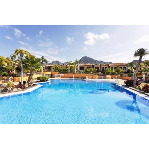 Exclusive Townhouse in Central Plaza del Duque Close to the Beach