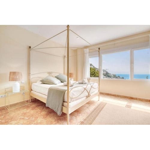 Exclusive Villa With Panoramic Sea Views