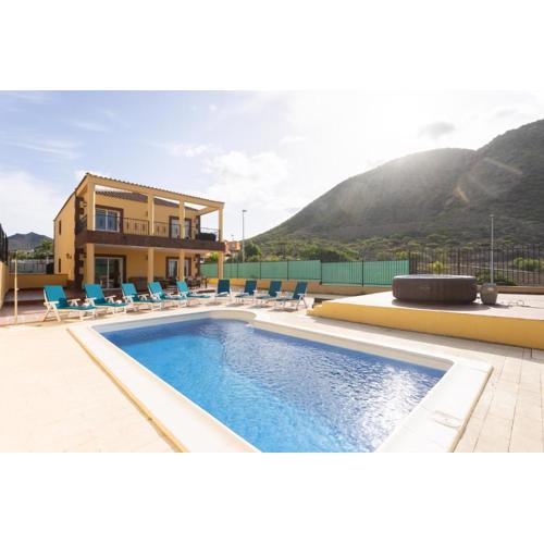 Exclusive villa with private pool 1 kilometer from Los Cristianos Beach