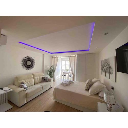 Exclusivo Estudio Piscinas, conserjería 24 h