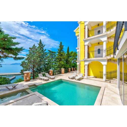 Exklusivobjekt direkt am Meer mit Pool