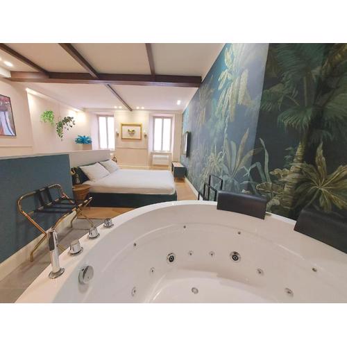 Exotic Suite with Jacuzzi