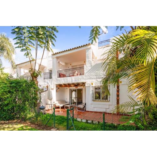 Explore Life at Los Naranjos Marbella - RDR453