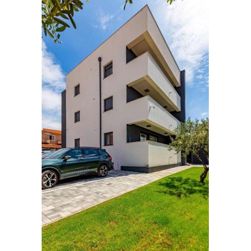 Exquisite Prestige Luxury Apartments with Shared Pool