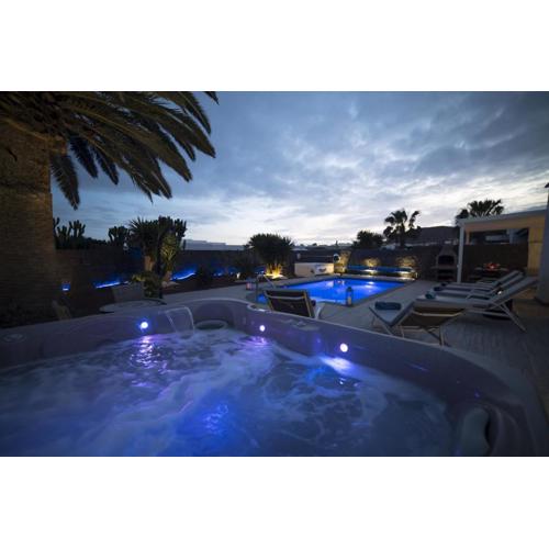 Extraordinary Playa Blanca Villa 3 Bedrooms Villa Naraku Spacious Sun Terrace Outdoor Pool, Hot Tub And Bbq Playa Blanca
