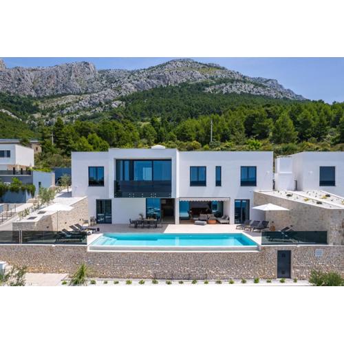 Extravagant Omis Villa 5 Bedrooms Villa Chazaret Frontline Location Spectacular Sea Views Pool Table Sauna