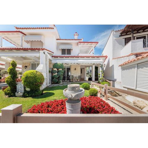 F & B Summer Collection - Siviri Family Maisonette