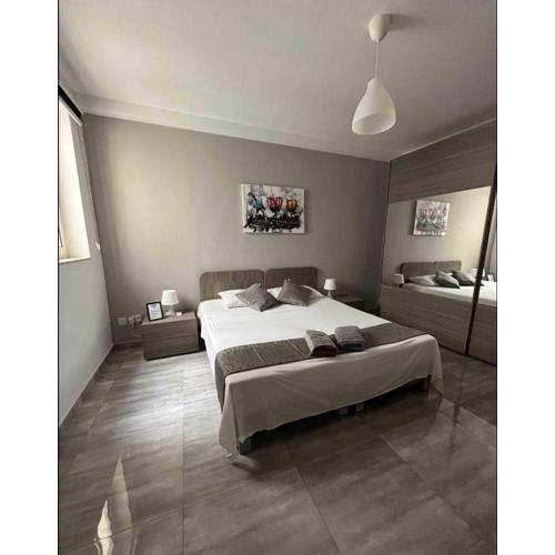 F10 Room 1, Private Double room with private bathroom in shared Flat
