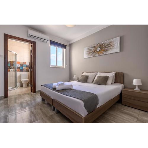 F11 Room 1, Private double room with private bathroom in shared Flat