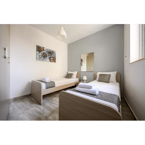 F11 Room 2, Private Room two single beds shared bathroom in shared Flat
