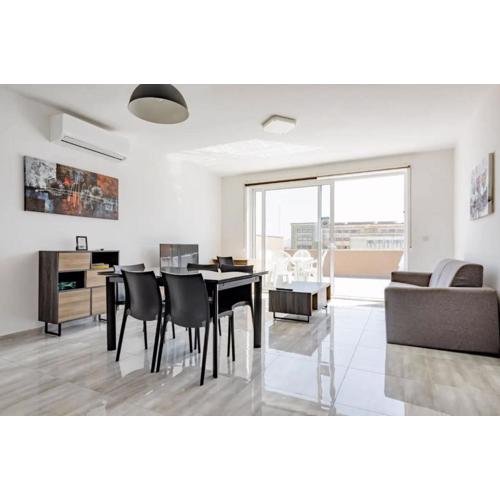 F12 Room 1, Private Room two single beds shared bathroom in shared Flat