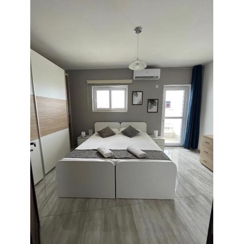 F3 Room 1, Private Double room with private bathroom and balcony