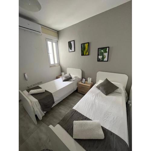F3 Room 2, Private Room two single beds shared bathroom