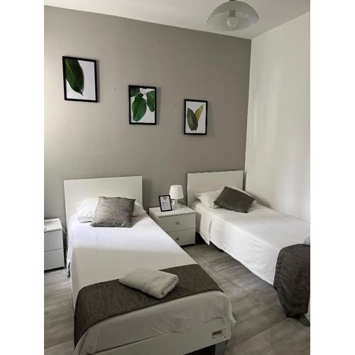F5 Room 2, Private Room two single beds shared bathroom in shared Flat