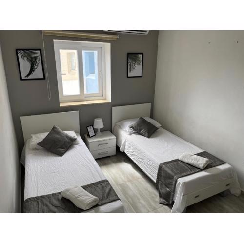 F5 Room 3, Private Room two single beds shared bathroom in shared Flat