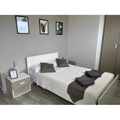 F6 Room 1, Private Room one small double bed shared bathroom in shared Flat