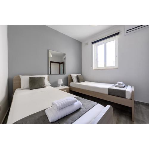 F9 Room 2, Private Room two single beds shared bathroom in shared Flat