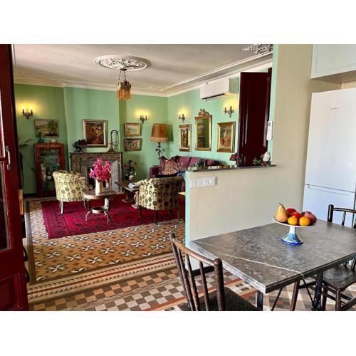Fabulous Luxury In Best Location Of City Centre
