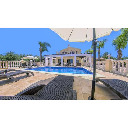 Fabulous Villa In Coral Bay Near Beach, Amenities