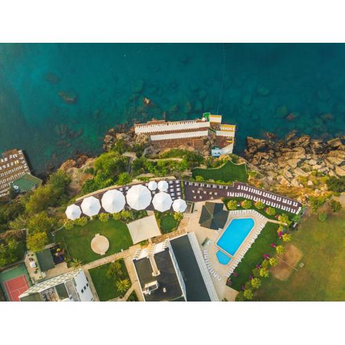 Falcon Hotel