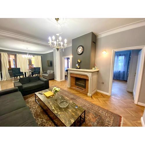 FameFrame rooms