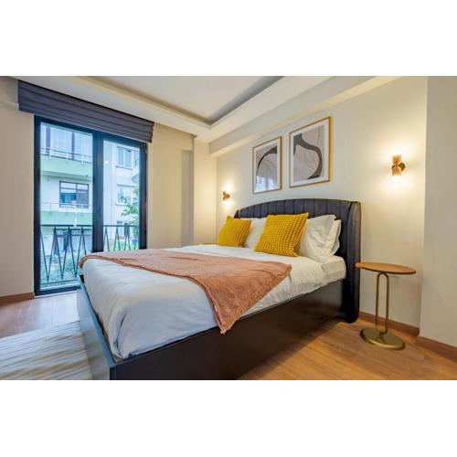 Family 3-Bedroom Duplex with Terrace and Elevator