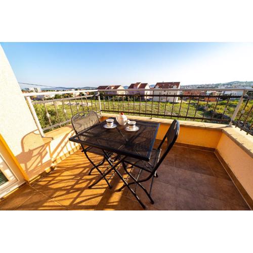 Family Apt with a BBQ in Vodice 15 min walk from beach