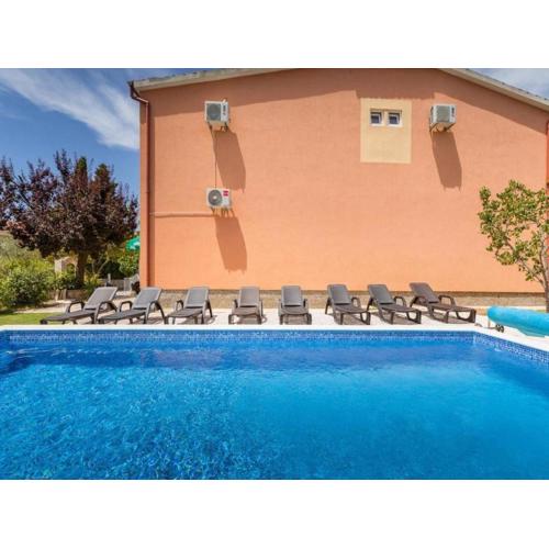 Family Frendly Holiday Home with Pool