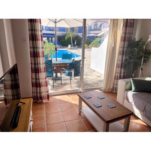 Family-Friendly 2BR Poolside Apartment with Terrace, Universal Area