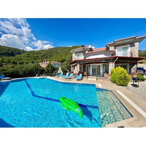 Family-Friendly 4 BR Villa with Pool and Garden - Fethiye