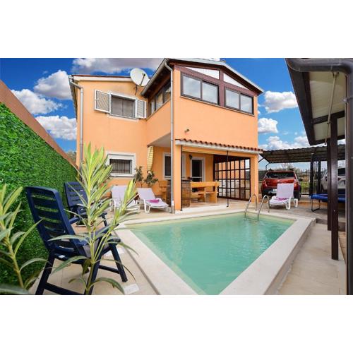 Family friendly apartments with a swimming pool Fazana - 20792