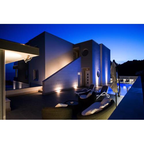 Family friendly apartments with a swimming pool Makarska - 19147