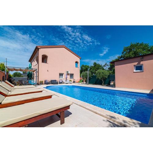 Family friendly apartments with a swimming pool Pula - 21314