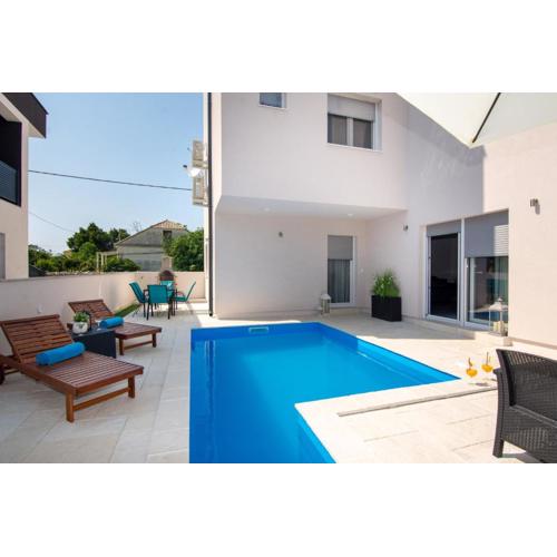 Family friendly apartments with a swimming pool Vir - 21760