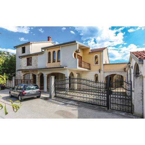 Family-friendly apartments with swimming pools Kastel Kambelovac, Kastela - 20935
