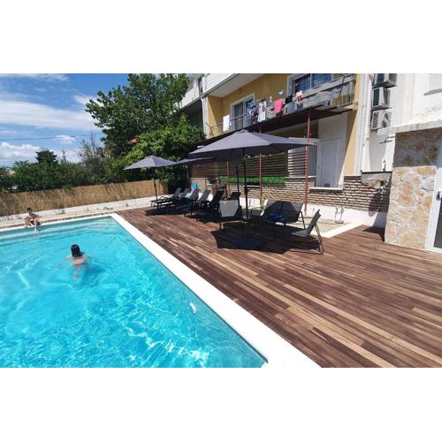 Family-friendly apartments with swimming pools Kastel Luksic, Kastela - 20582