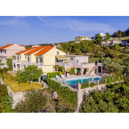 Family-friendly apartments with swimming pools Mastrinka, Ciovo - 22372