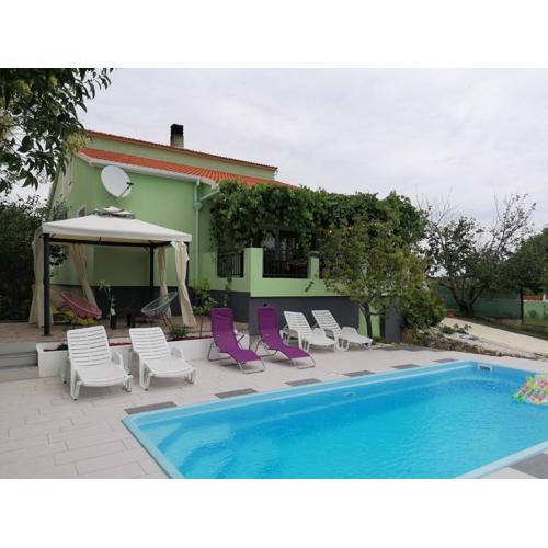 Family-friendly apartments with swimming pools Pula - 24352