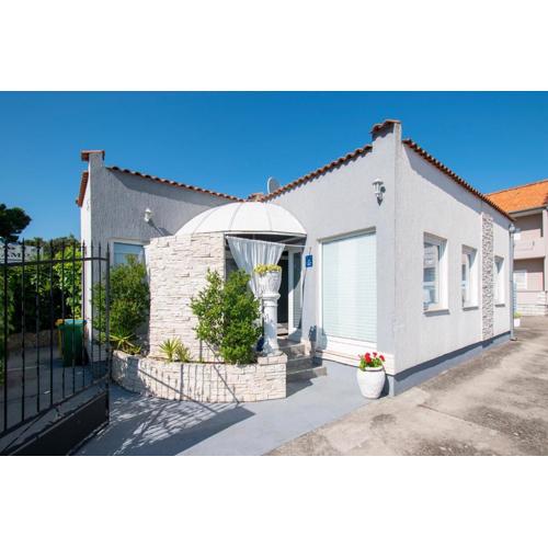 Family friendly house with a swimming pool Brodarica, Sibenik - 24117