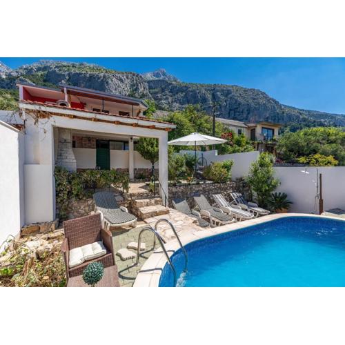 Family friendly house with a swimming pool Makarska - 23571