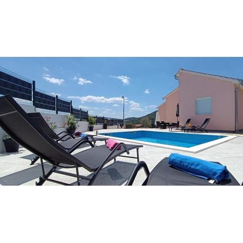 Family friendly house with a swimming pool Sibenik - 21939