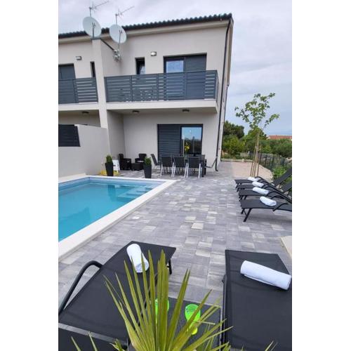 Family friendly house with a swimming pool Vodice - 23021