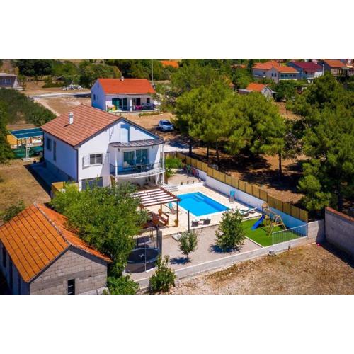 Family friendly house with a swimming pool Vrpolje, Sibenik - 24345