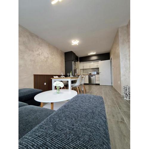Family Garden - 1BR with Parking